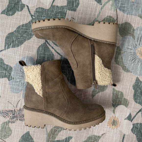 Dolce Vita Tan Ankle Boots with Cream Shearling Sz 7 - Picture 1 of 10
